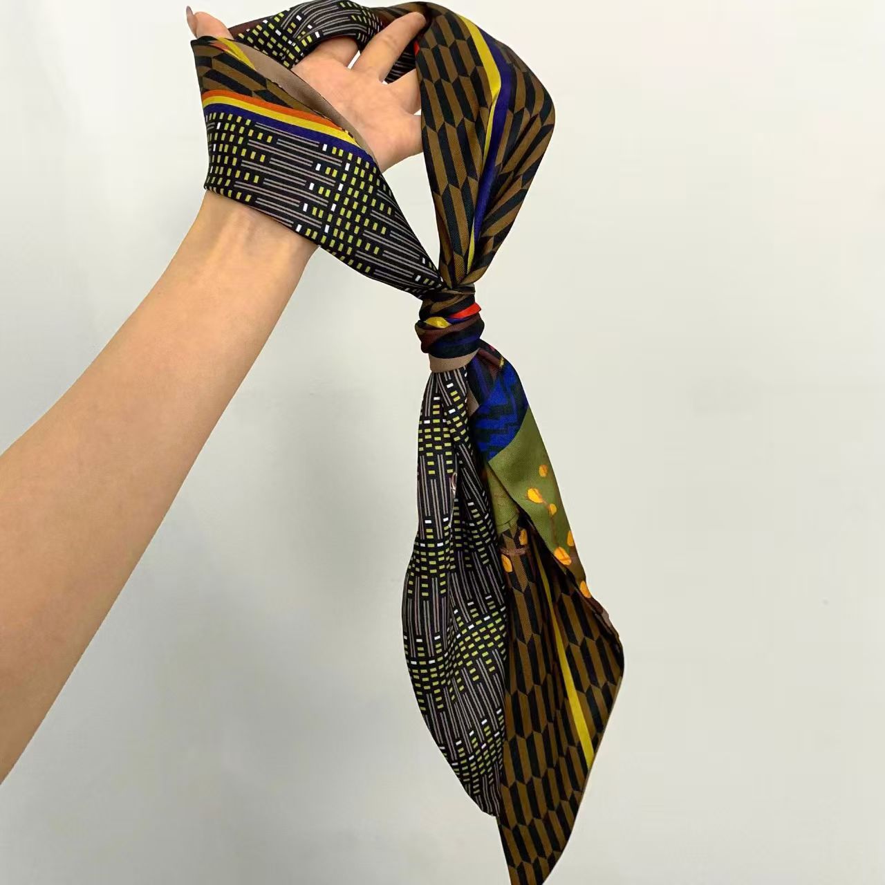 وشاح حرير فاخر مطبوع طويل بشري - مراجعة Silk Tie Woven وسعره